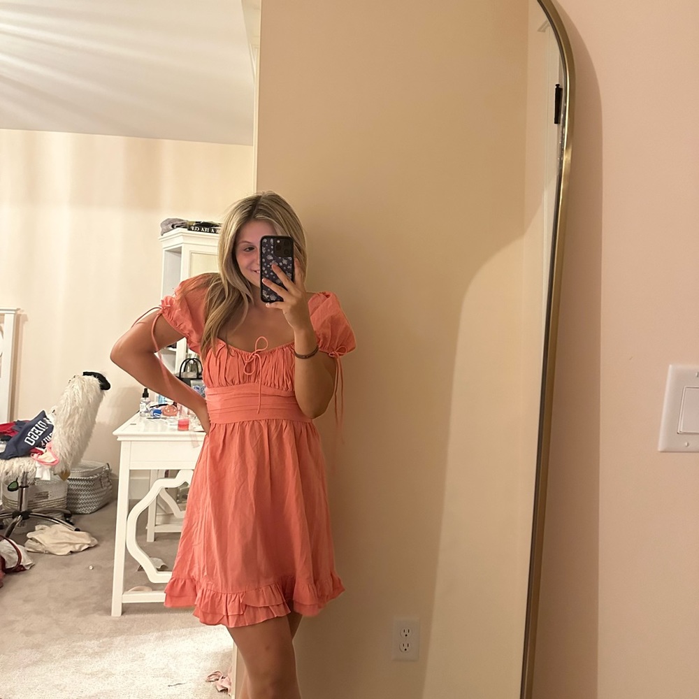 Selfie Leslie dress